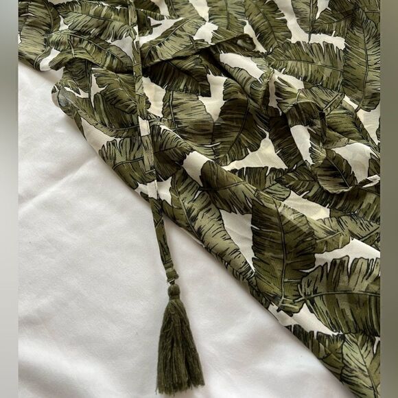 NWOT. Liz Claiborne V Neck with ties / tassels sheer  blouse. Size M - Picture 6 of 9